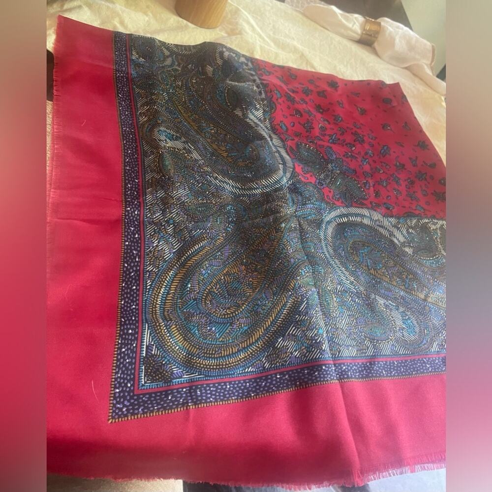 Liz Sinclair vintage Paisley Patterned Challis Scarf with Red Border